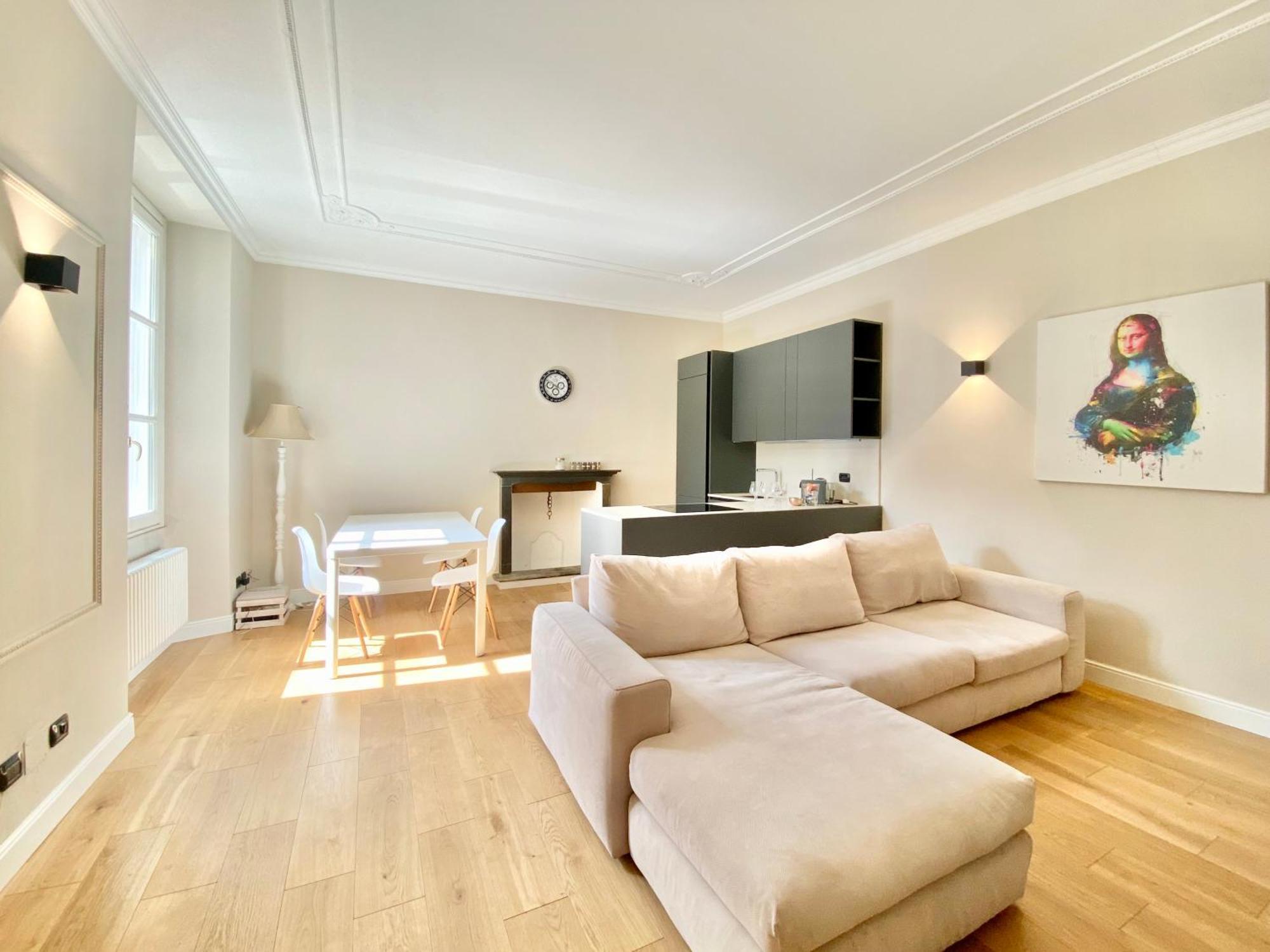 Apartment Vincent's Artwork Como